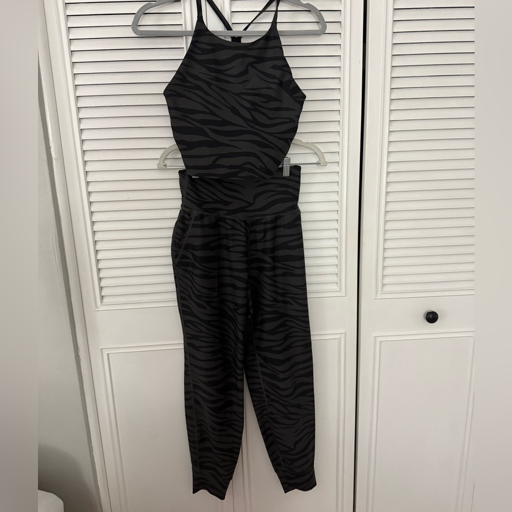 Old Navy Black Zebra Workout Set size small